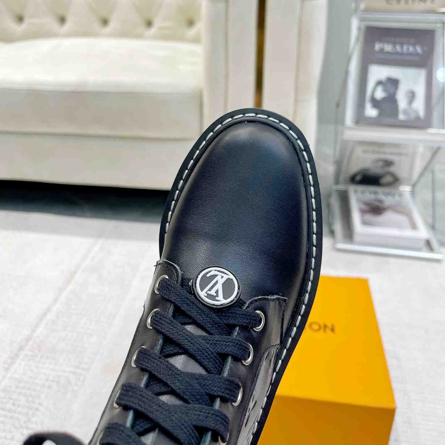 Louis Vuitton Territory Flat Ranger - DesignerGu