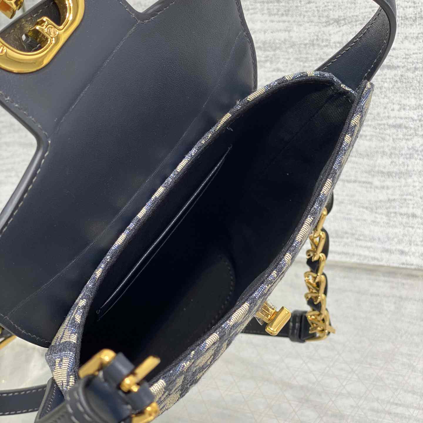 Dior 30 Montaigne Dior Amber Mini Bucket Bag - DesignerGu