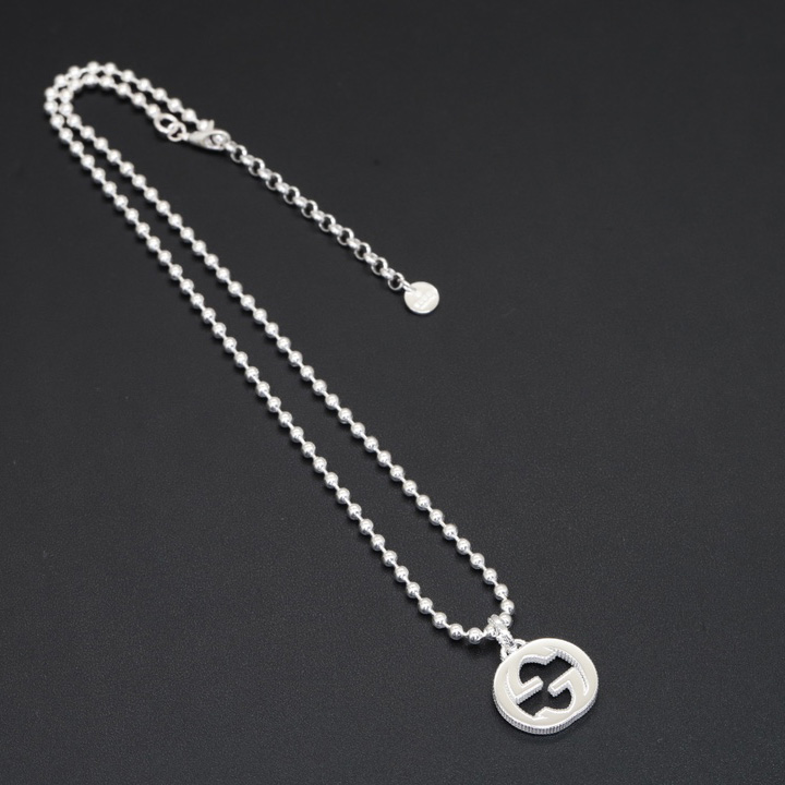 Gucci Interlocking G Necklace In Silver - DesignerGu