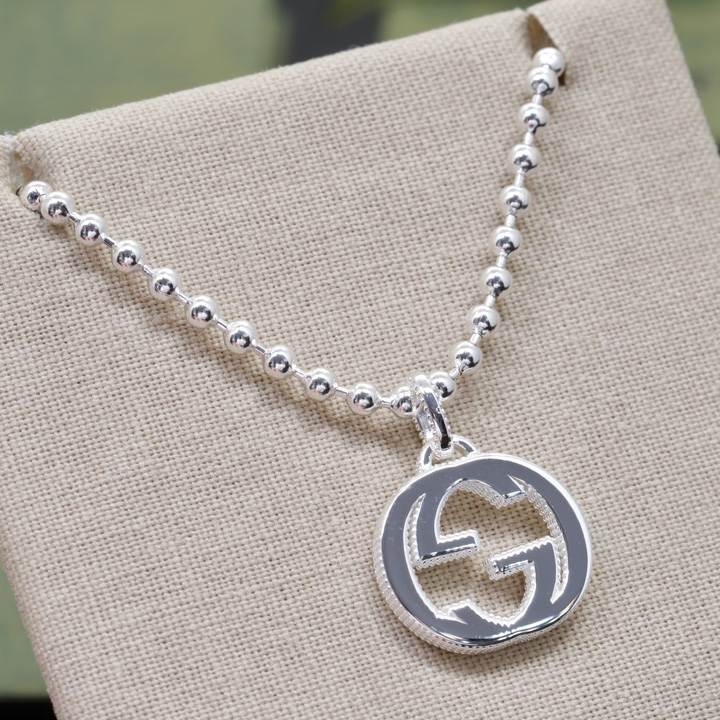 Gucci Interlocking G Necklace In Silver - DesignerGu