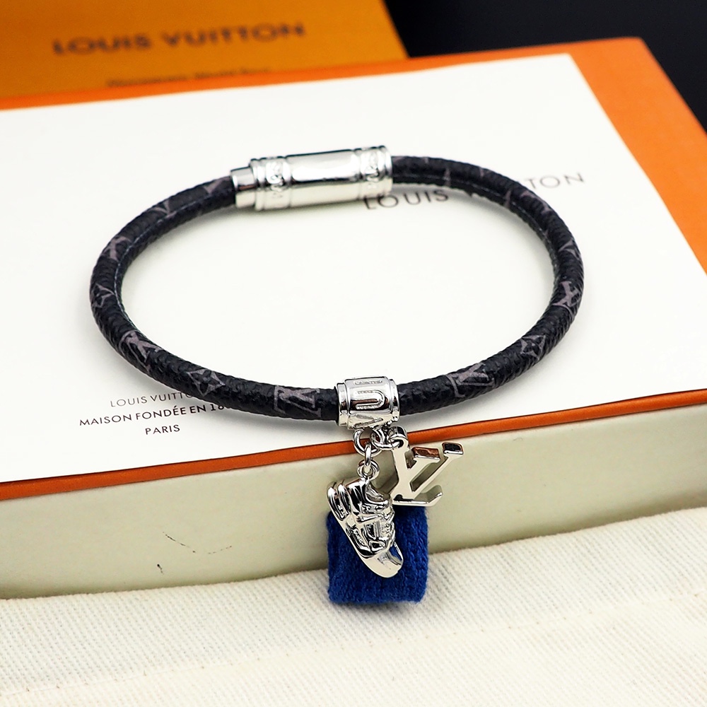 Louis Vuitto LV Icon Trainer Leather Bracelet   M8343 - DesignerGu