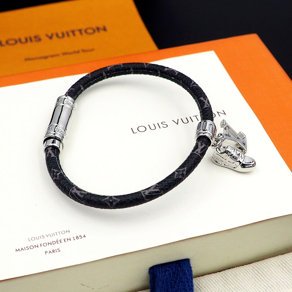 Louis Vuitto LV Icon Trainer Leather Bracelet   M8343 - DesignerGu