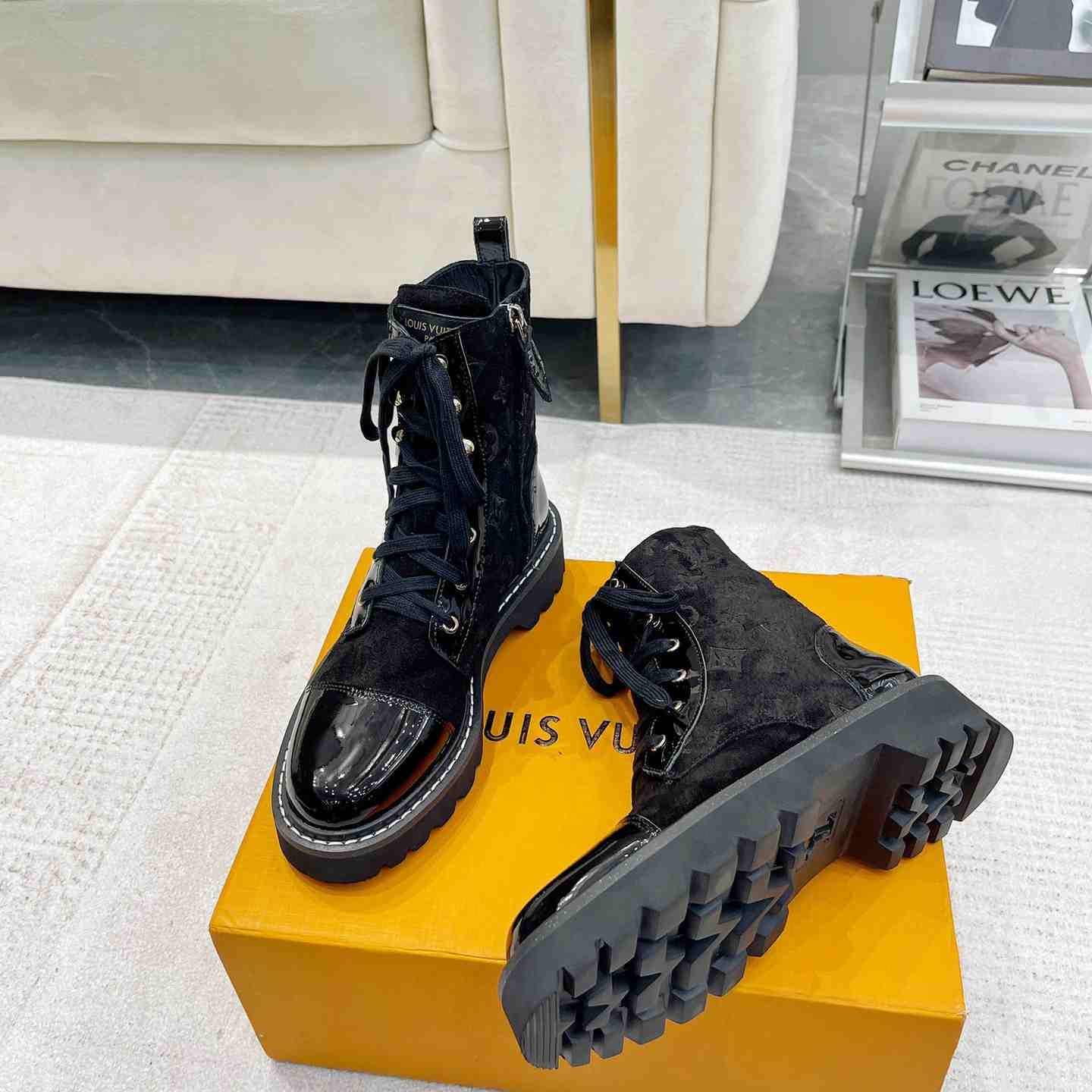 Louis Vuitton Territory Flat Ranger - DesignerGu