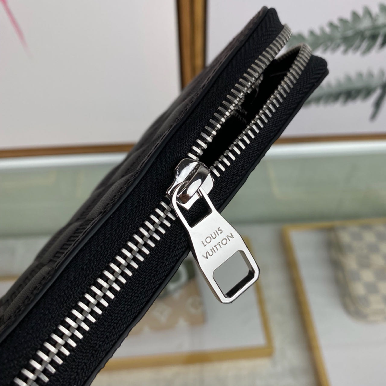 Louis Vuitton Zippy Vertical - DesignerGu