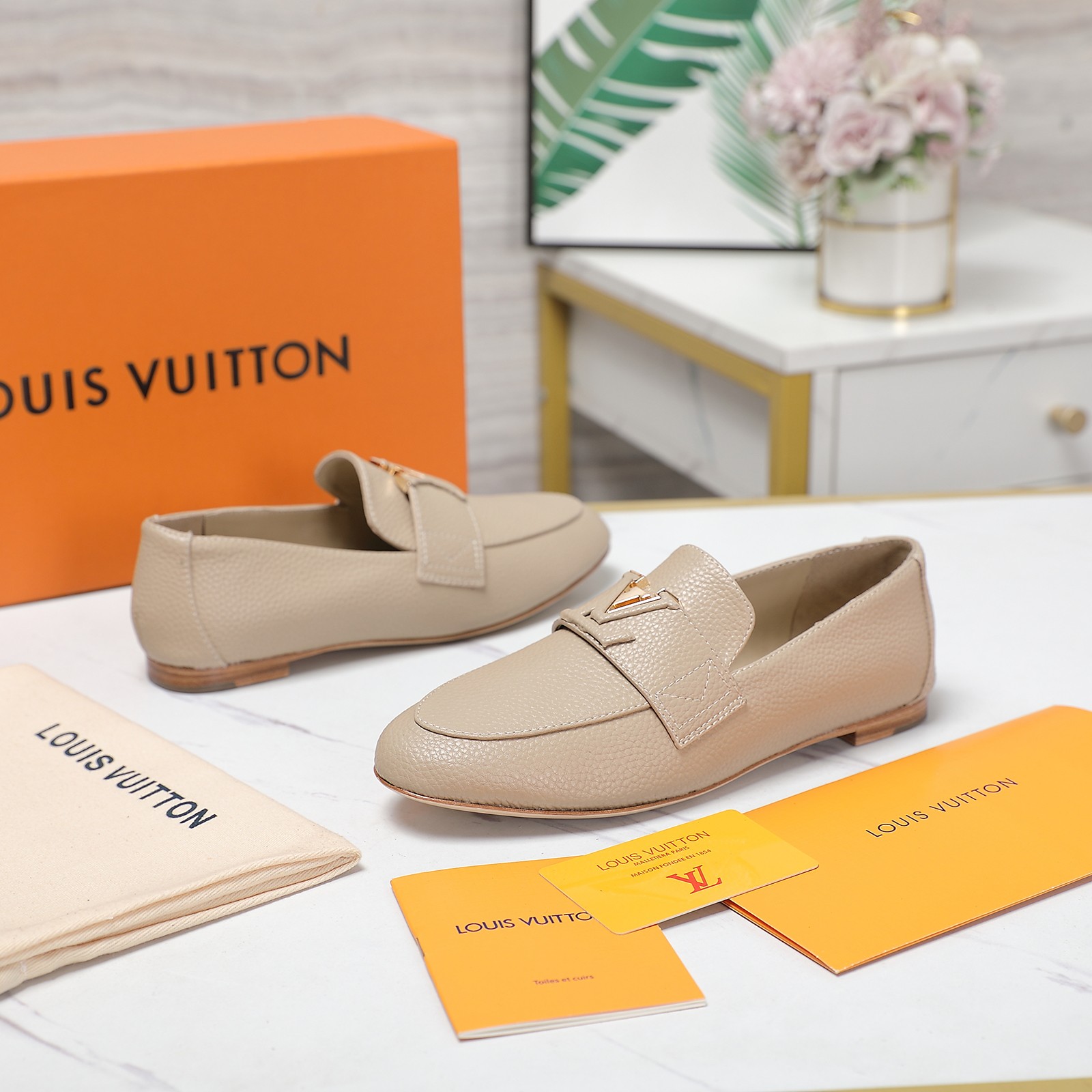 Louis Vuitton LV Capri Loafer - DesignerGu