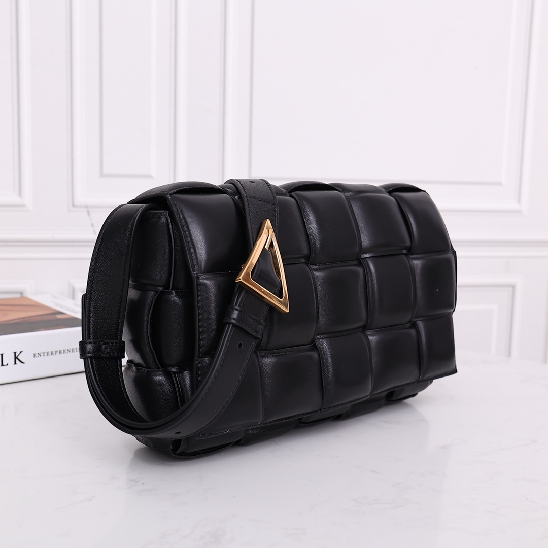 Bottega Veneta Padded Cassette Bag(26*18*8CM) - DesignerGu