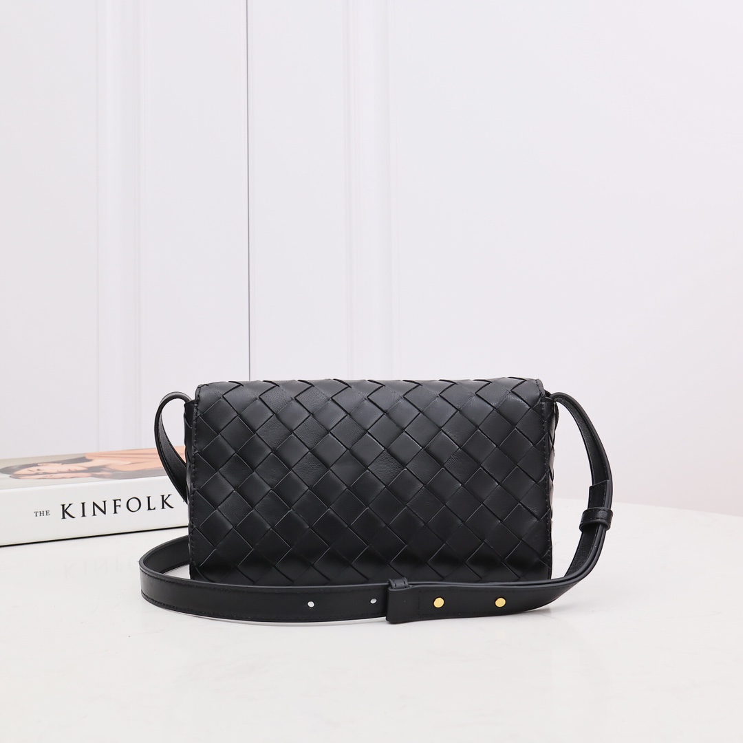 Bottega Veneta Mini Andiamo Cross-Body Bag - DesignerGu