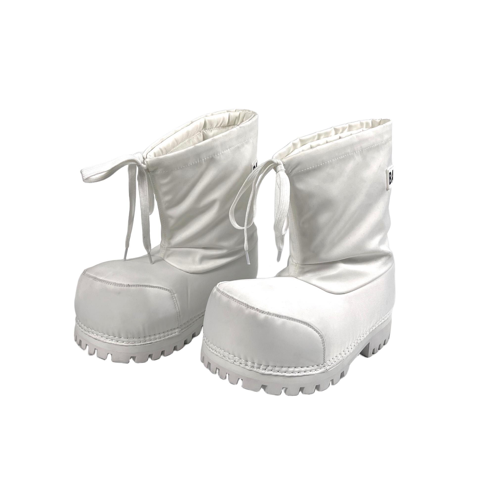 Balenciaga Alaska Low Boot In White Nylon - DesignerGu