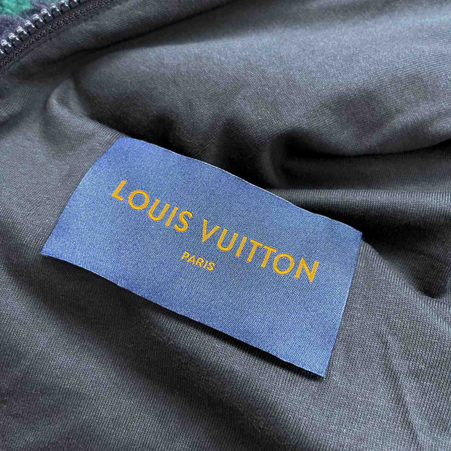 Louis Vuitton Monogram Camo Fleece Blouson     1AATYR - DesignerGu