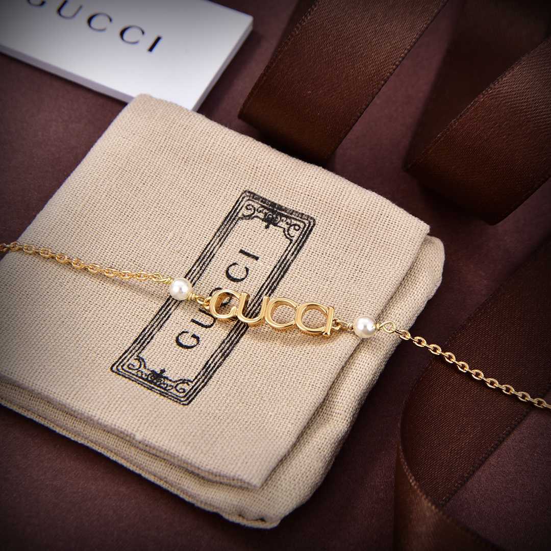 Gucci Letter Single Necklace - DesignerGu