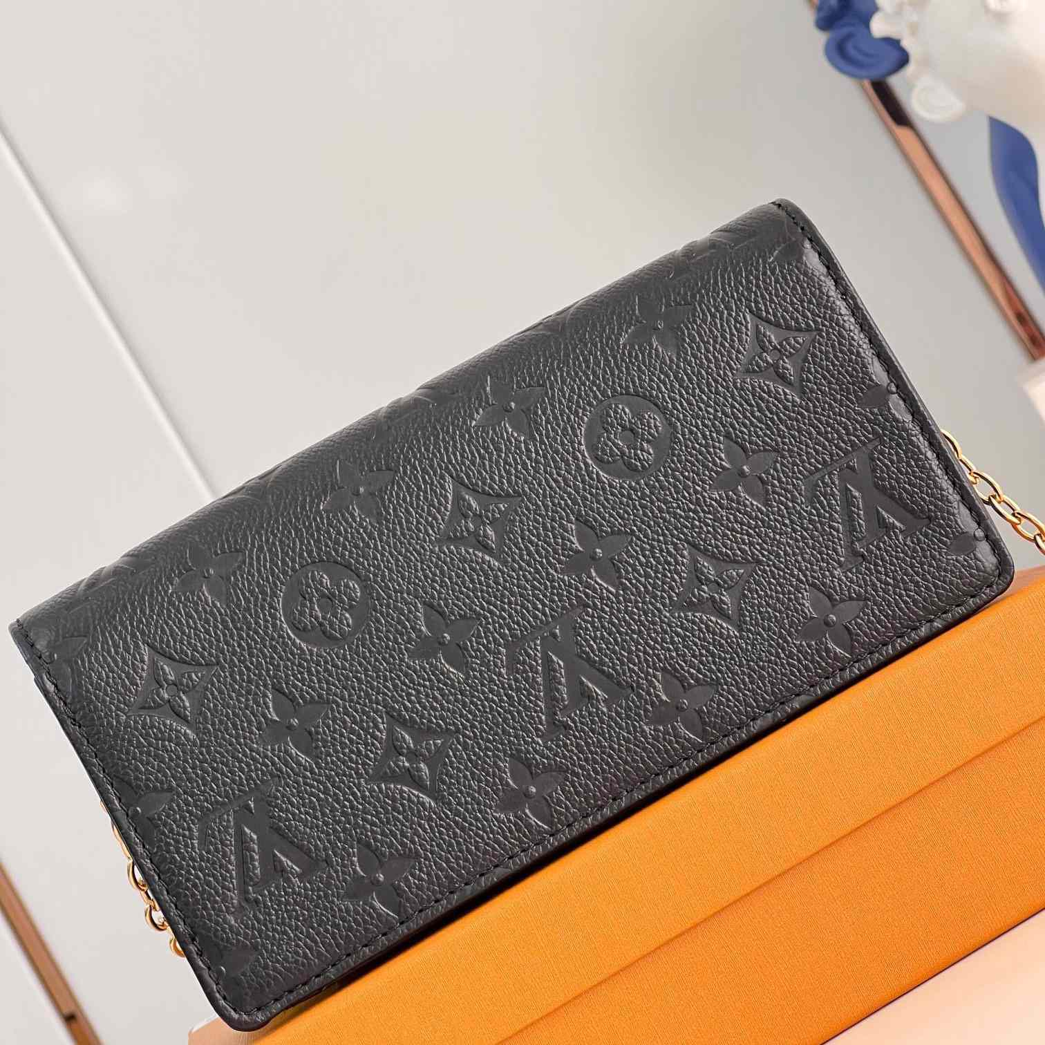 Louis Vuitton Wallet On Chain Lily    M46919 - DesignerGu