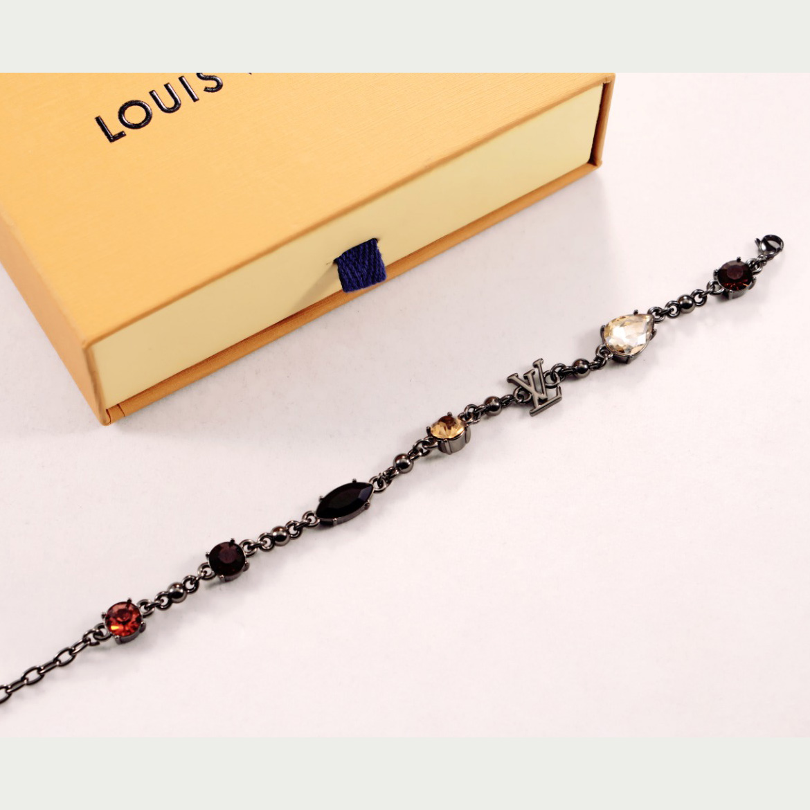 Louis Vuitton LV Light Bracelet   M1204A - DesignerGu