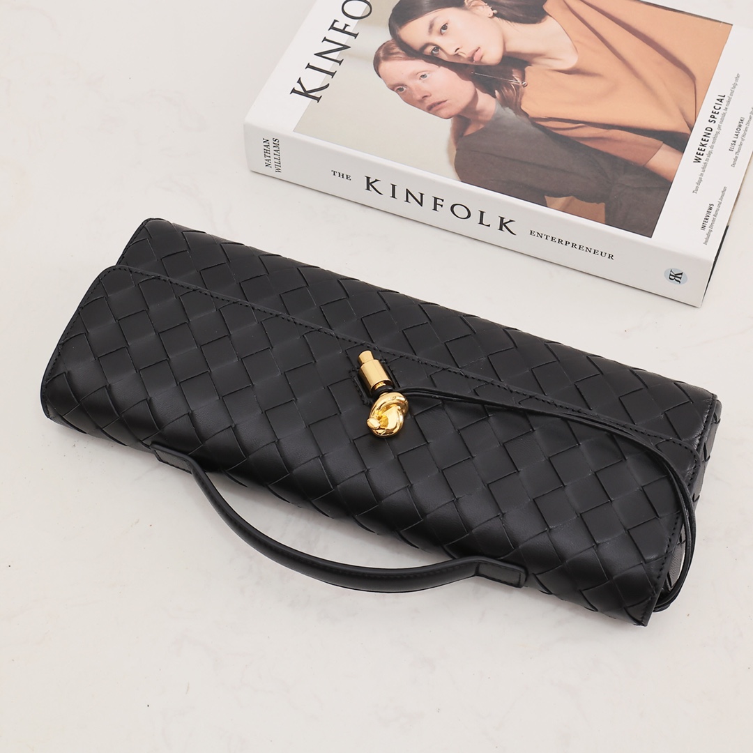 Bottega Veneta Long Clutch Andiamo With Handle - DesignerGu