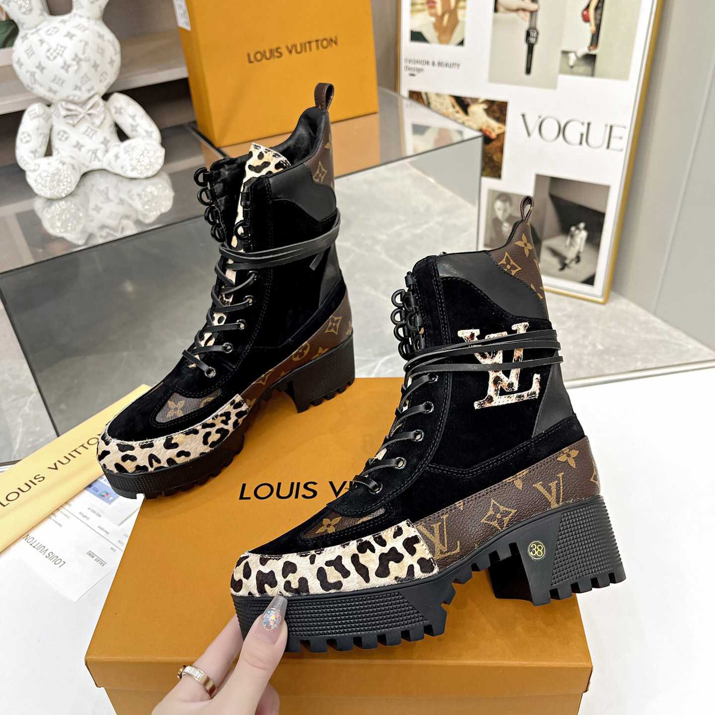 Louis Vuitton Laureate Platform Desert Boot - DesignerGu