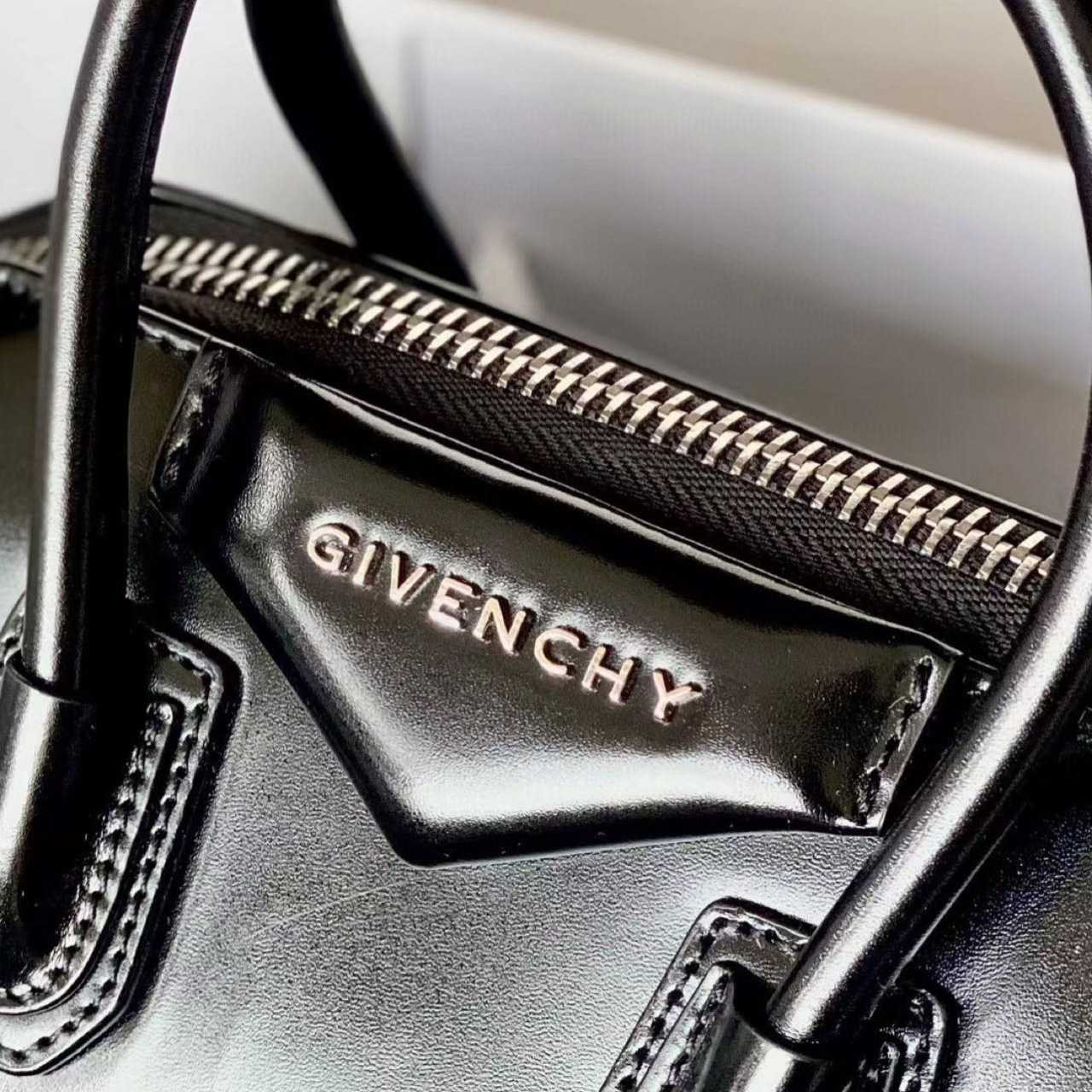 Givenchy Antigona Tote  22-27-13cm - DesignerGu