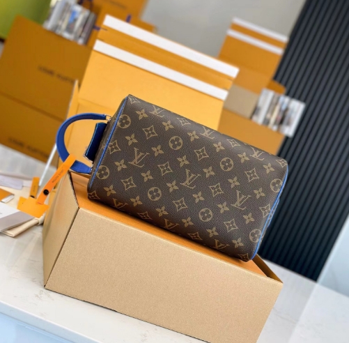 Louis Vuitton Dopp Kit      M46763 - DesignerGu