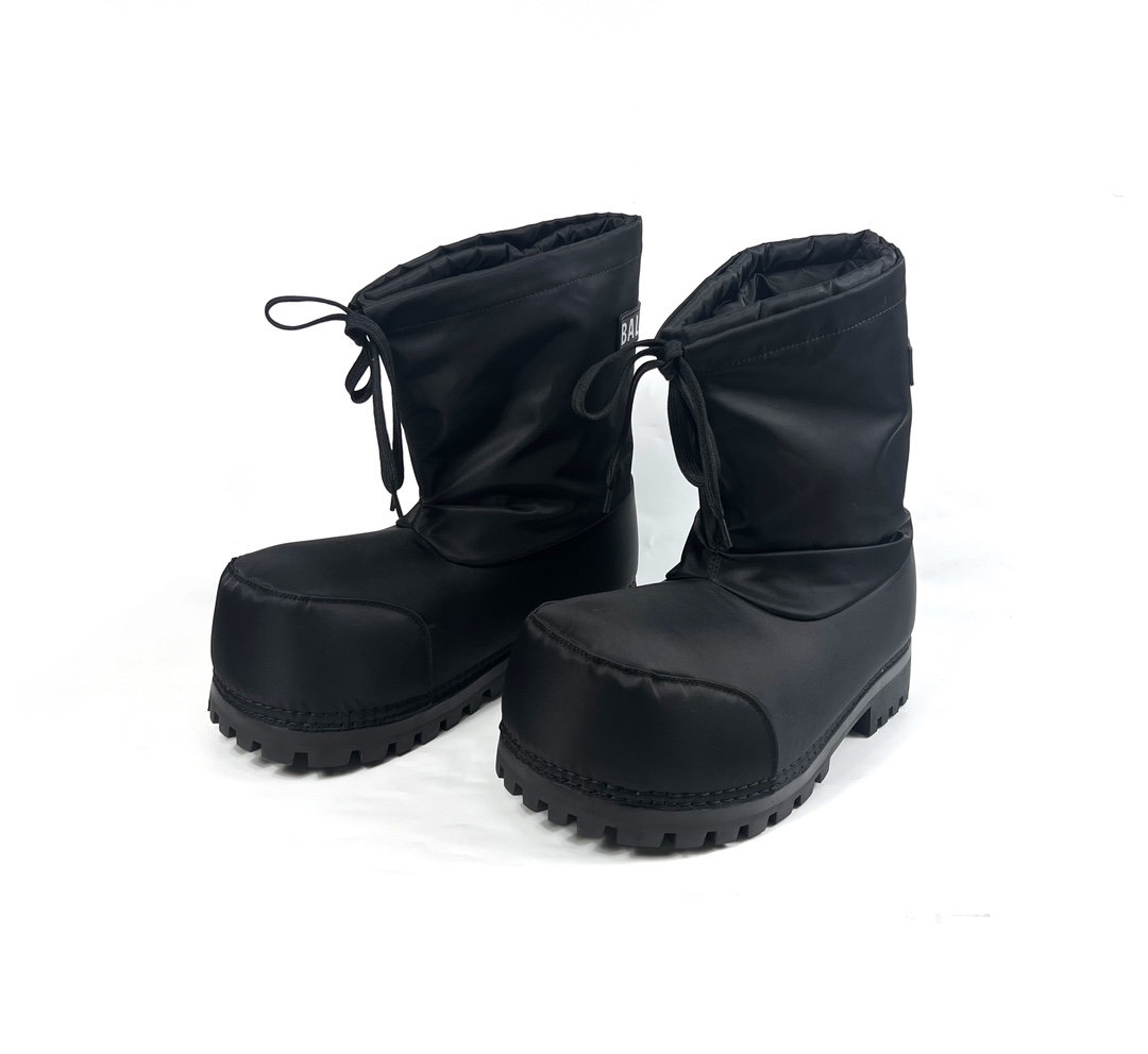 Balenciaga Alaska Low Boot In Black Nylon - DesignerGu