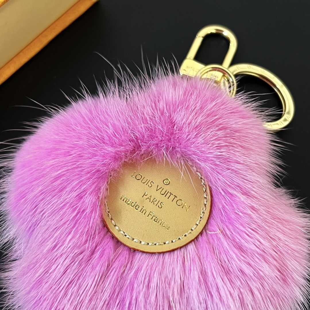 Louis Vuitto Vivienne Fur Key Holder   M01447 - DesignerGu