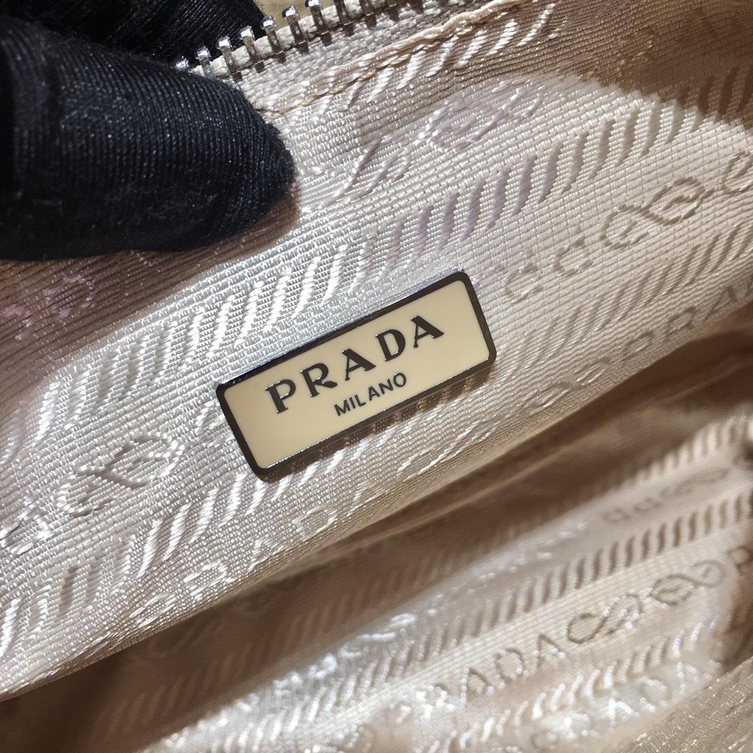 Prada Re-Edition 2005 Raffia Bag (22-12-6cm) - DesignerGu