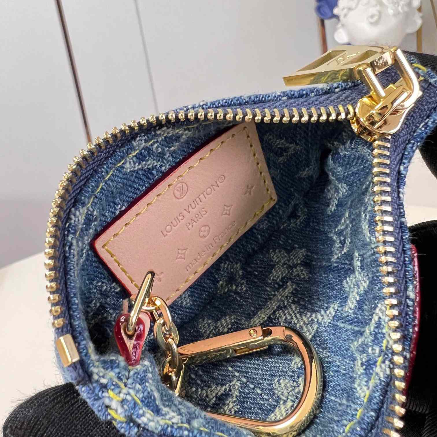 Louis Vuitton Key Pouch   M82961 - DesignerGu