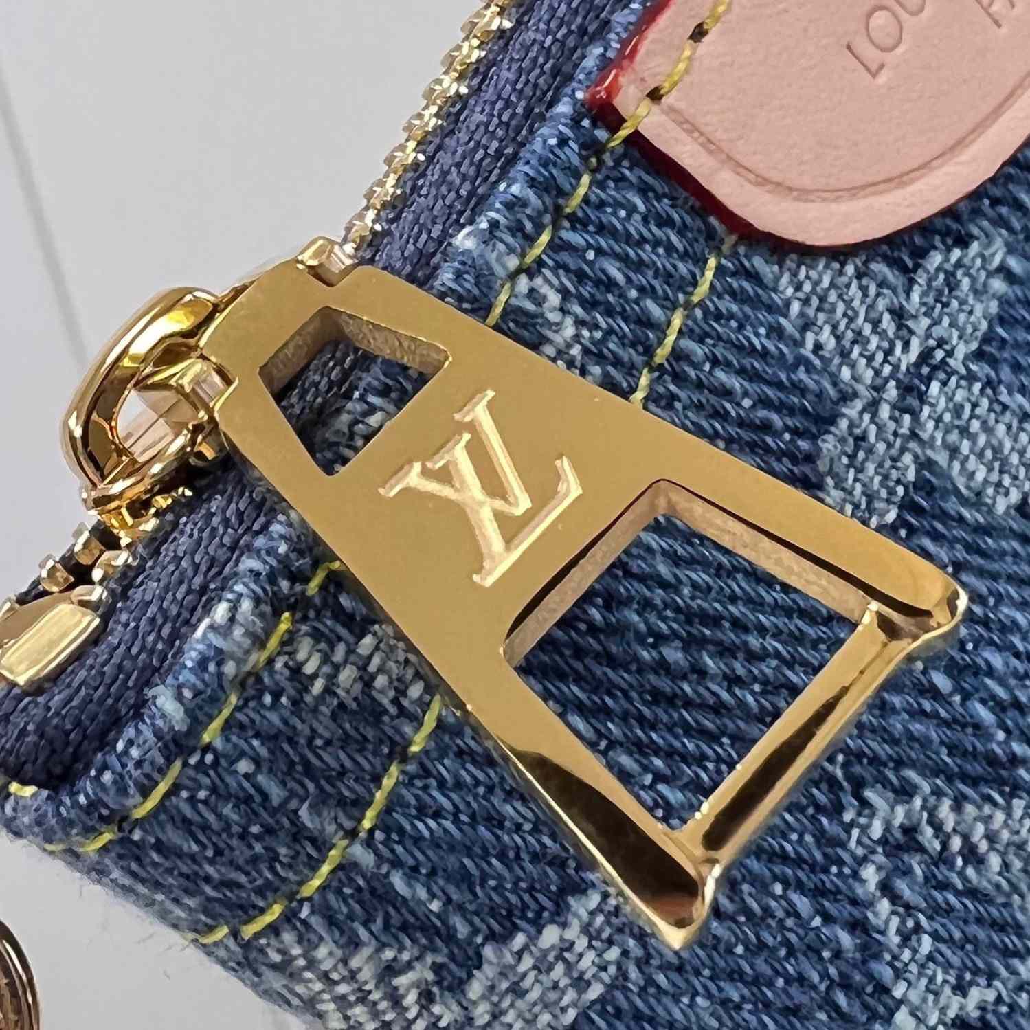 Louis Vuitton Key Pouch   M82961 - DesignerGu