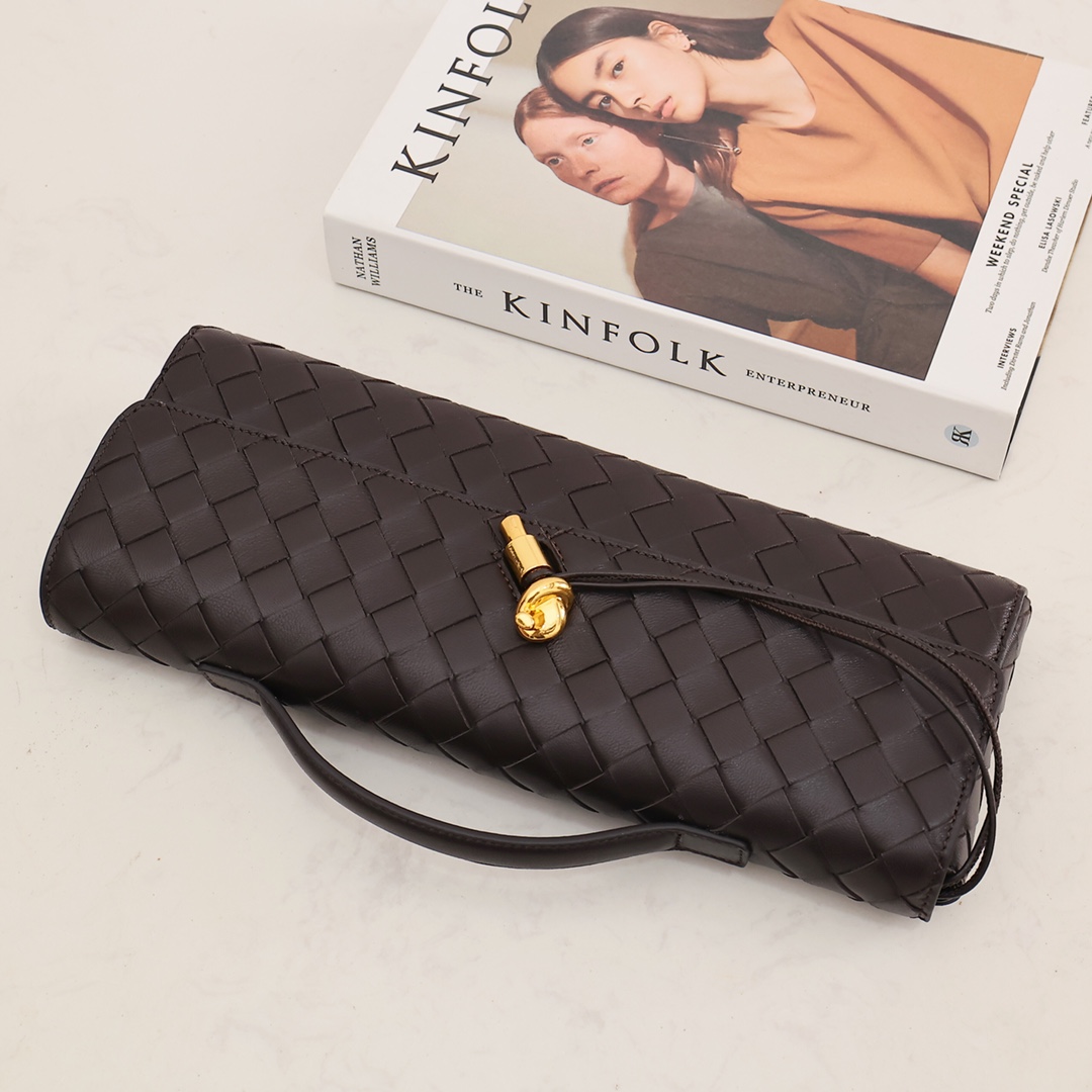 Bottega Veneta Long Clutch Andiamo With Handle - DesignerGu