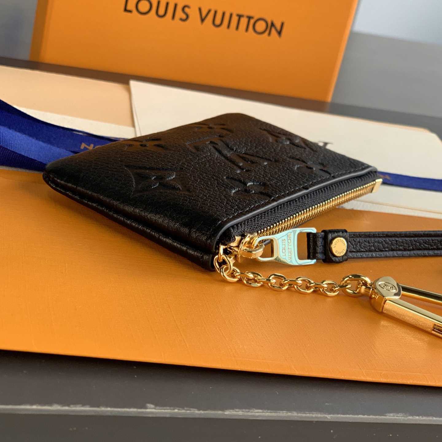 Louis Vuitton Key Pouch   M80879 - DesignerGu