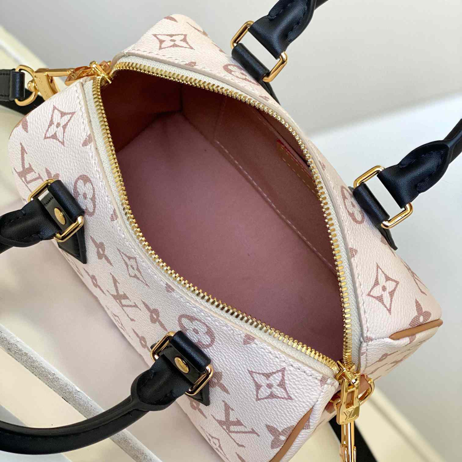 Louis Vuitton Speedy Bandouliere 20    M46906 - DesignerGu