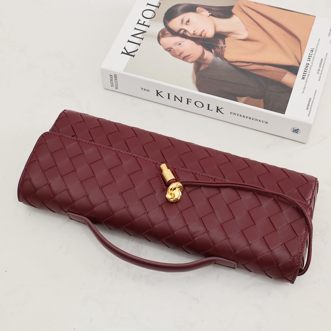 Bottega Veneta Long Clutch Andiamo With Handle - DesignerGu