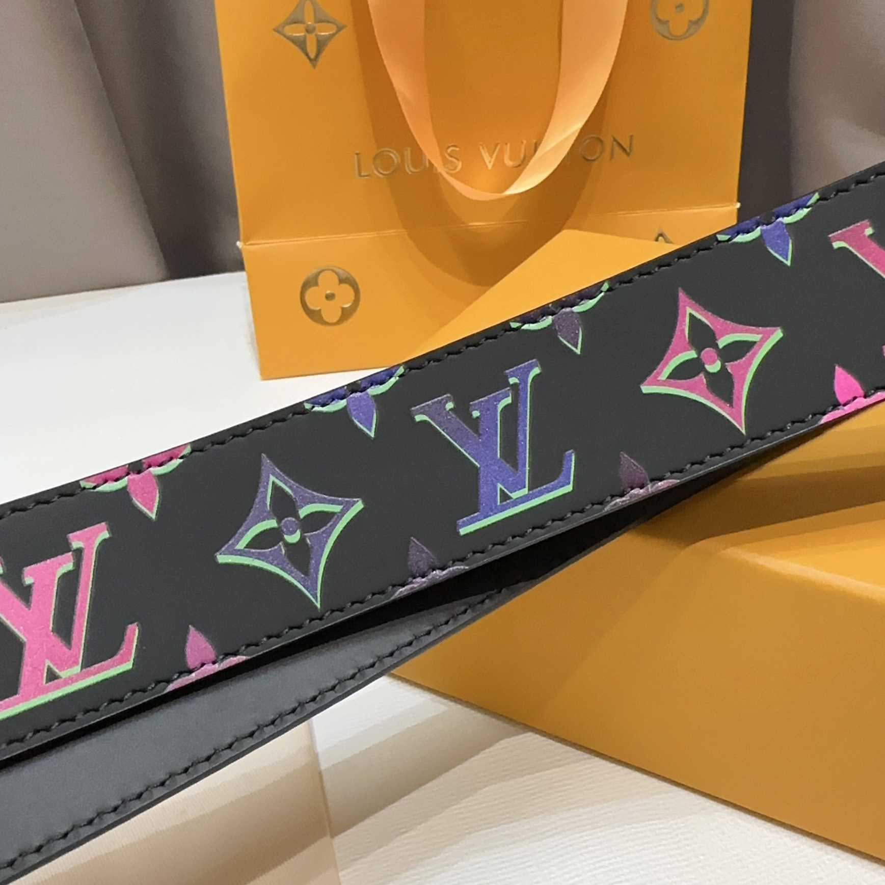 Louis Vuitton LV Light 40mm Reversible Belt - DesignerGu