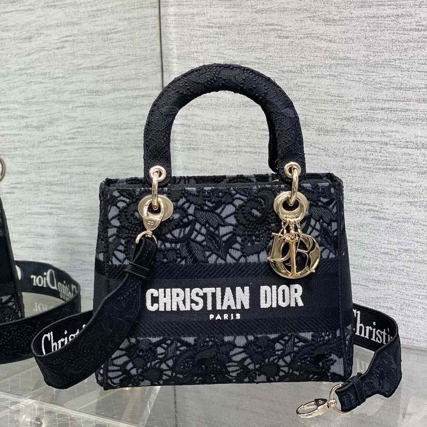 Dior Medium Lady D-Lite Bag - DesignerGu