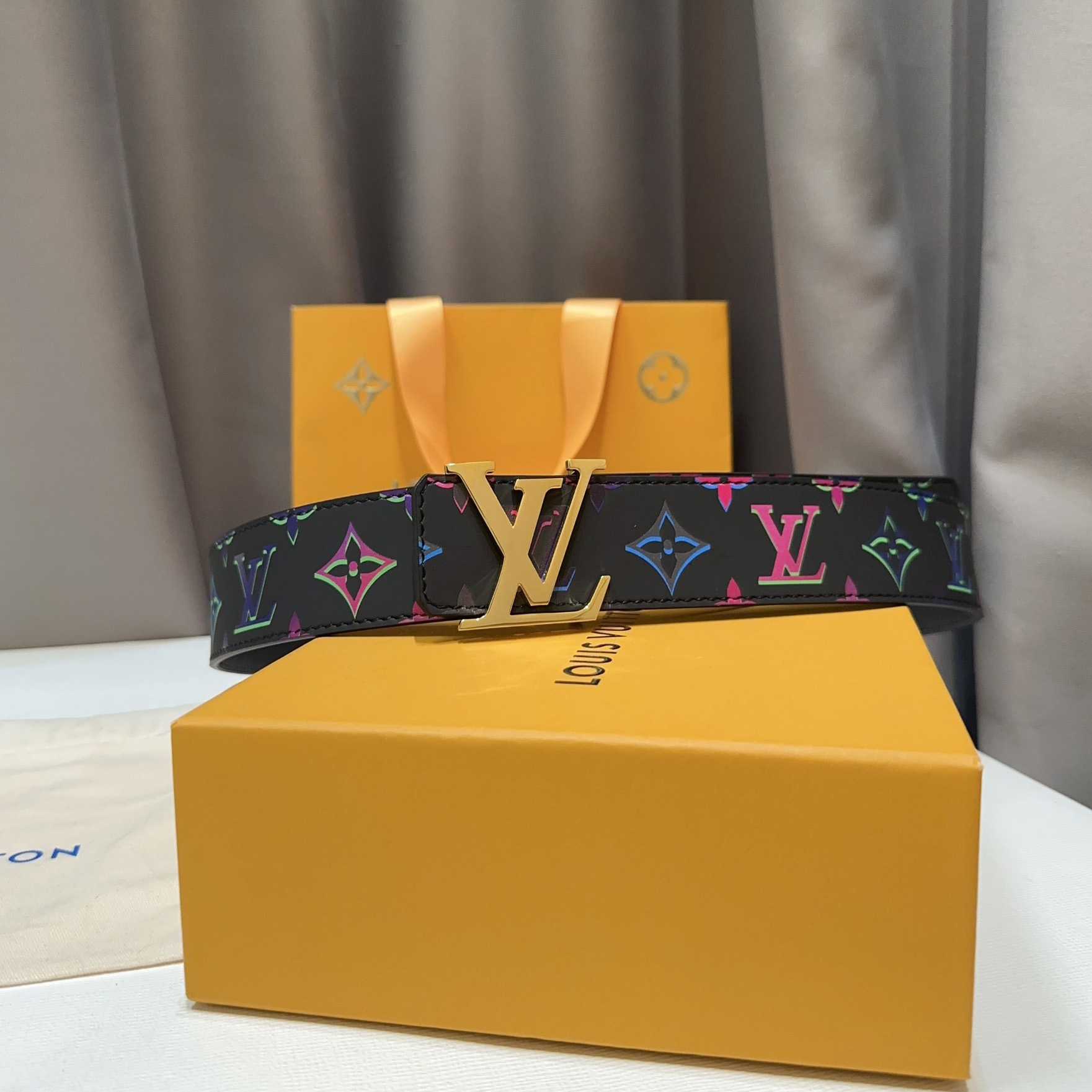 Louis Vuitton LV Light 40mm Reversible Belt - DesignerGu