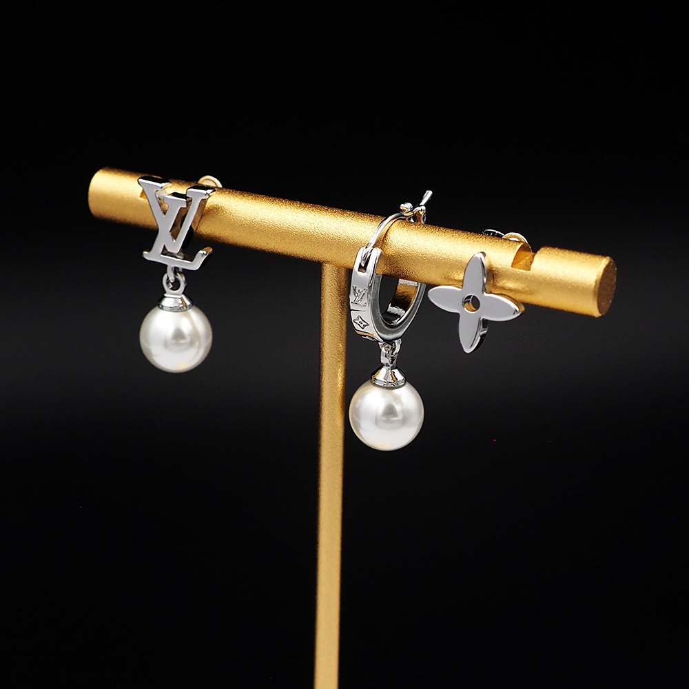 Louis Vuitton Monogram Pearls Earrings - DesignerGu