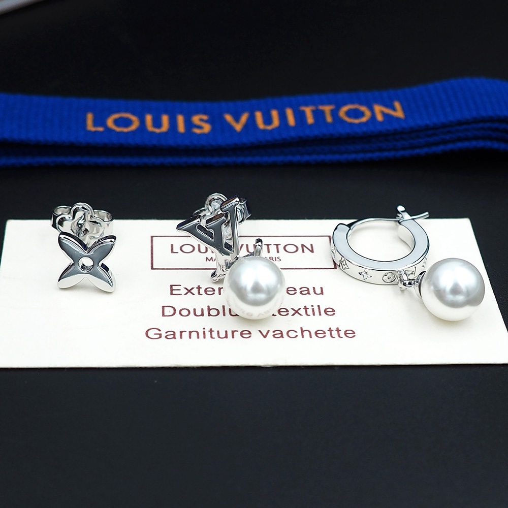 Louis Vuitton Monogram Pearls Earrings - DesignerGu