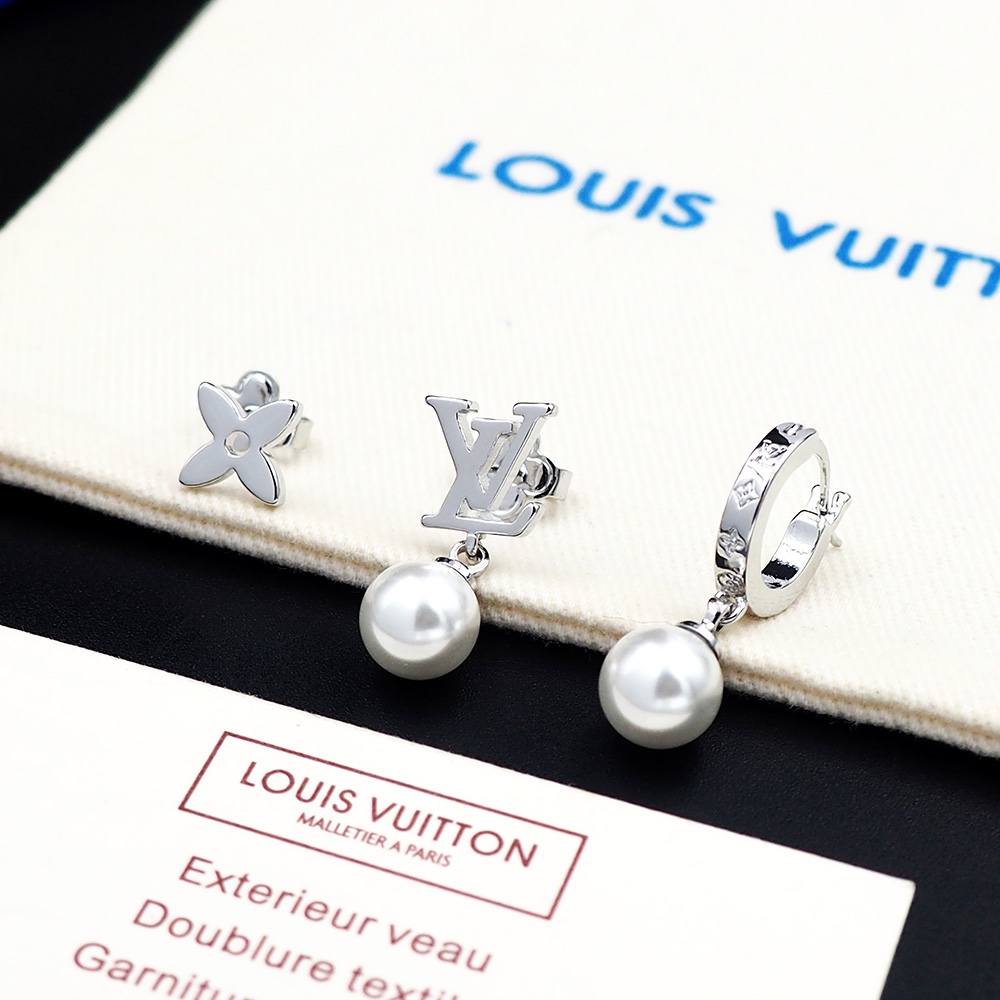 Louis Vuitton Monogram Pearls Earrings - DesignerGu