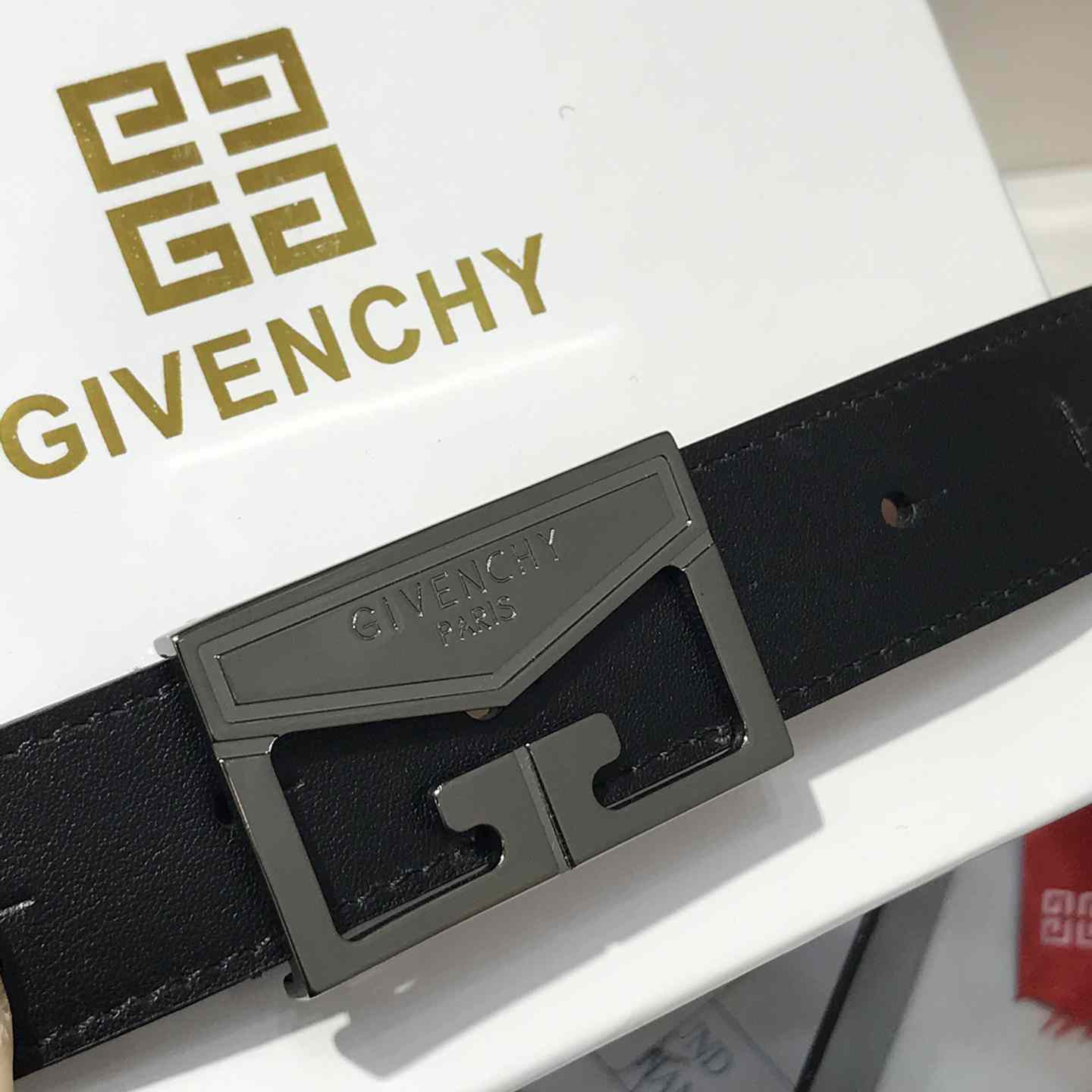 Givenchy  Leather Belt      30mm - DesignerGu