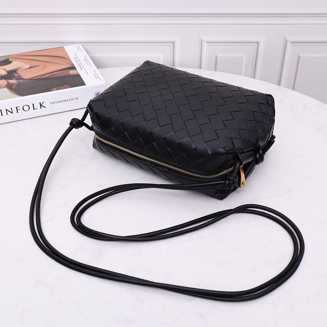 Bottega Veneta Small Loop Camera Bag - DesignerGu