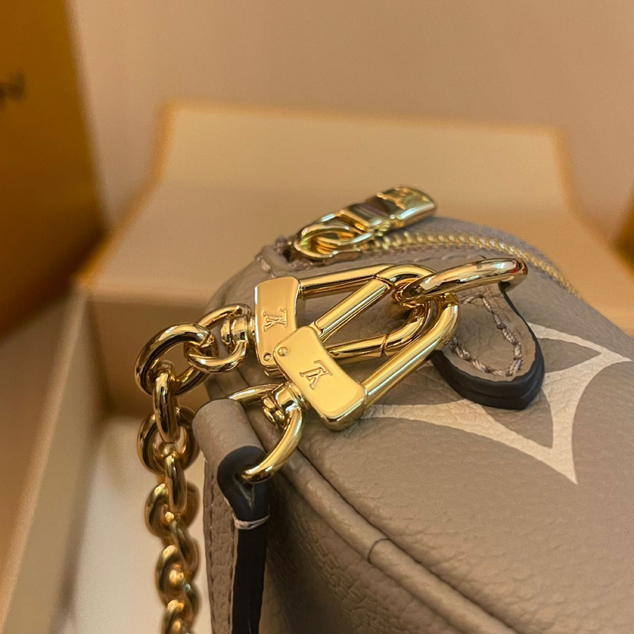 Louis Vuitton Mini Bumbag   M83219 - DesignerGu