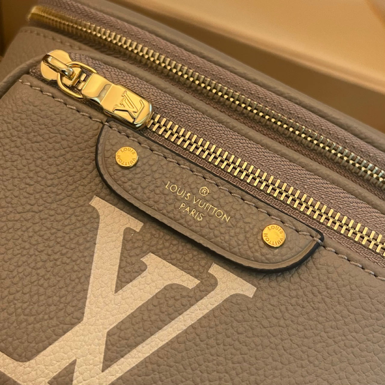 Louis Vuitton Mini Bumbag   M83219 - DesignerGu