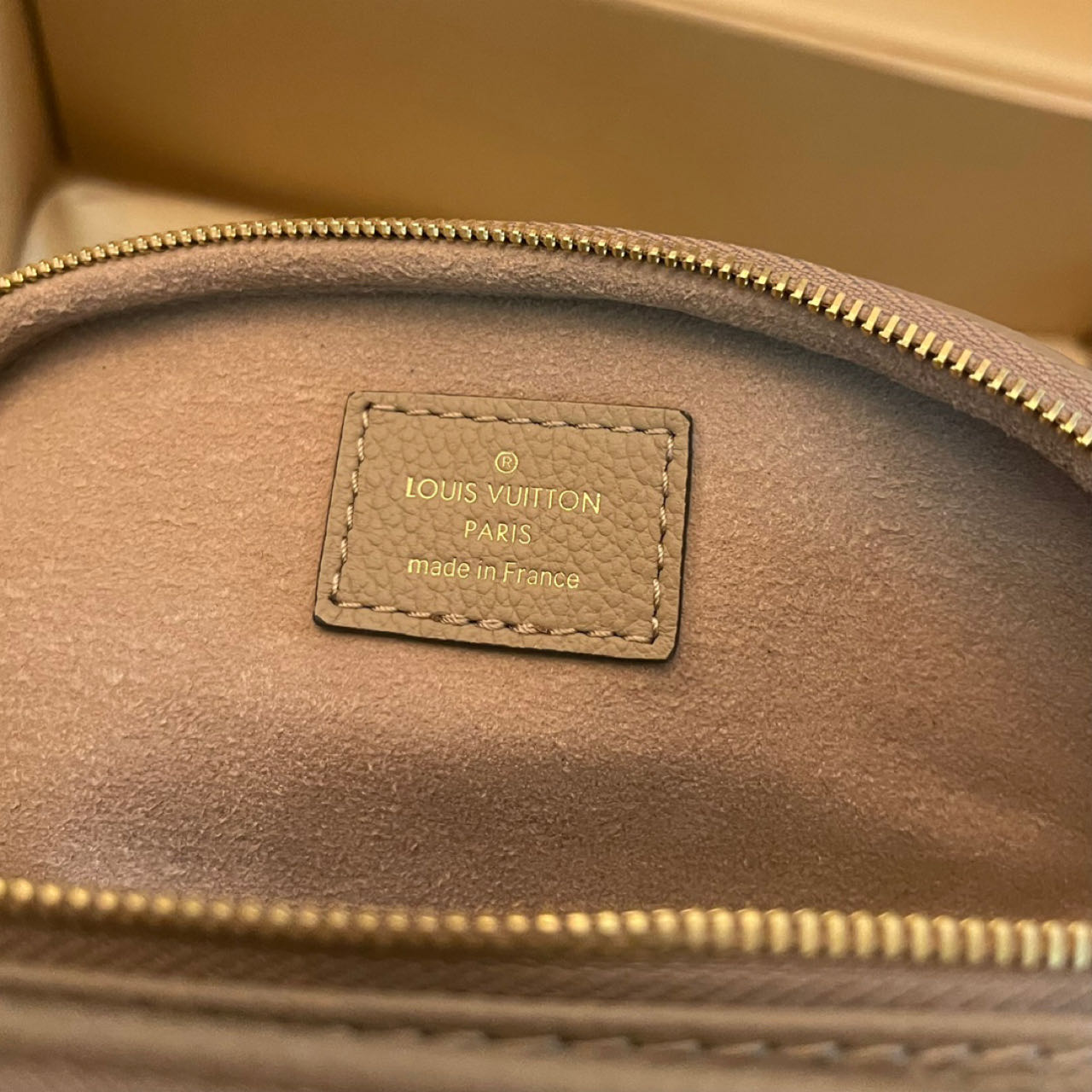 Louis Vuitton Mini Bumbag   M83219 - DesignerGu