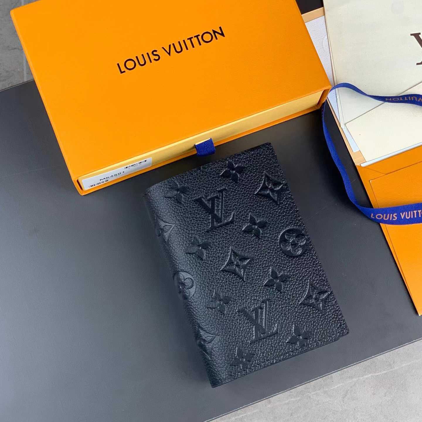 Louis Vuitton Passport Cover   M63914 - DesignerGu