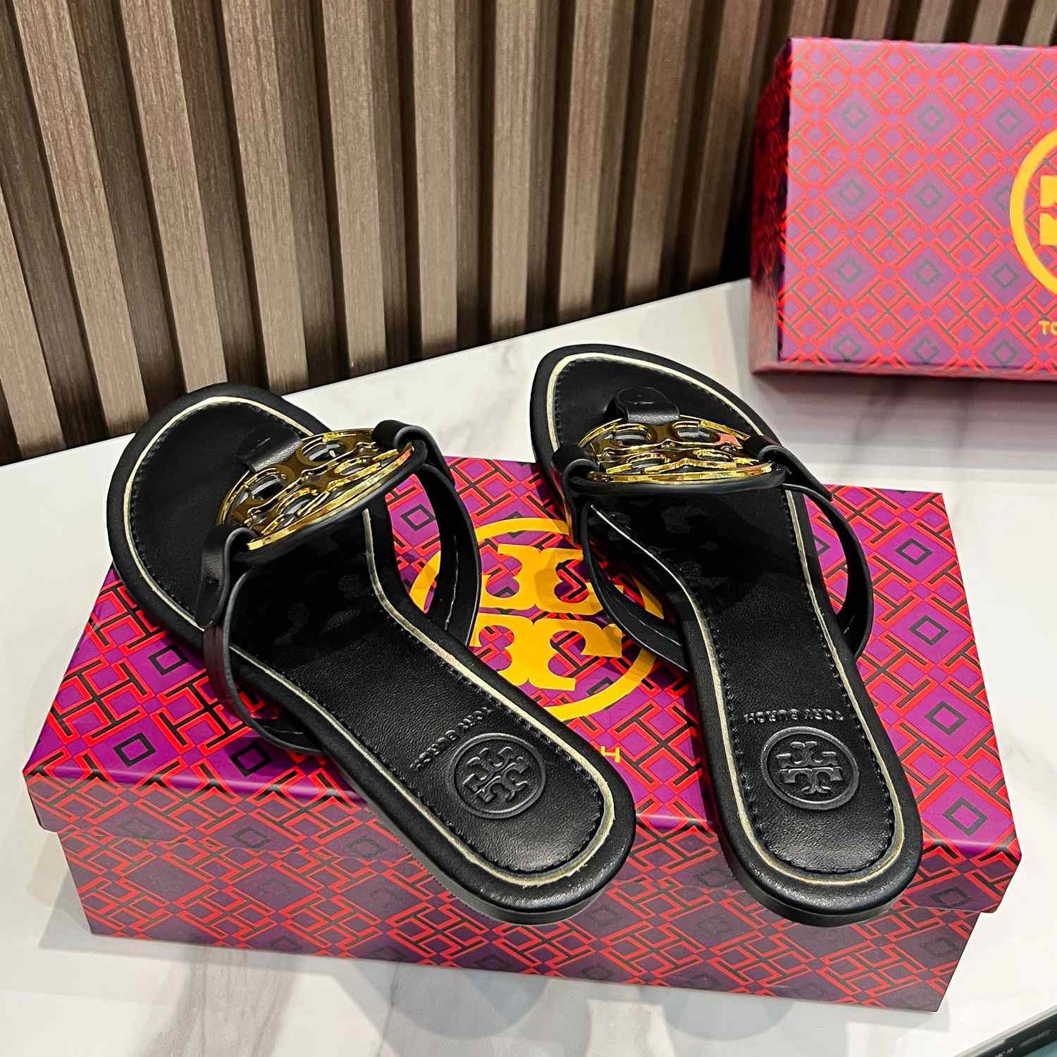 Tory Burch Leather Thong Sandals  - DesignerGu