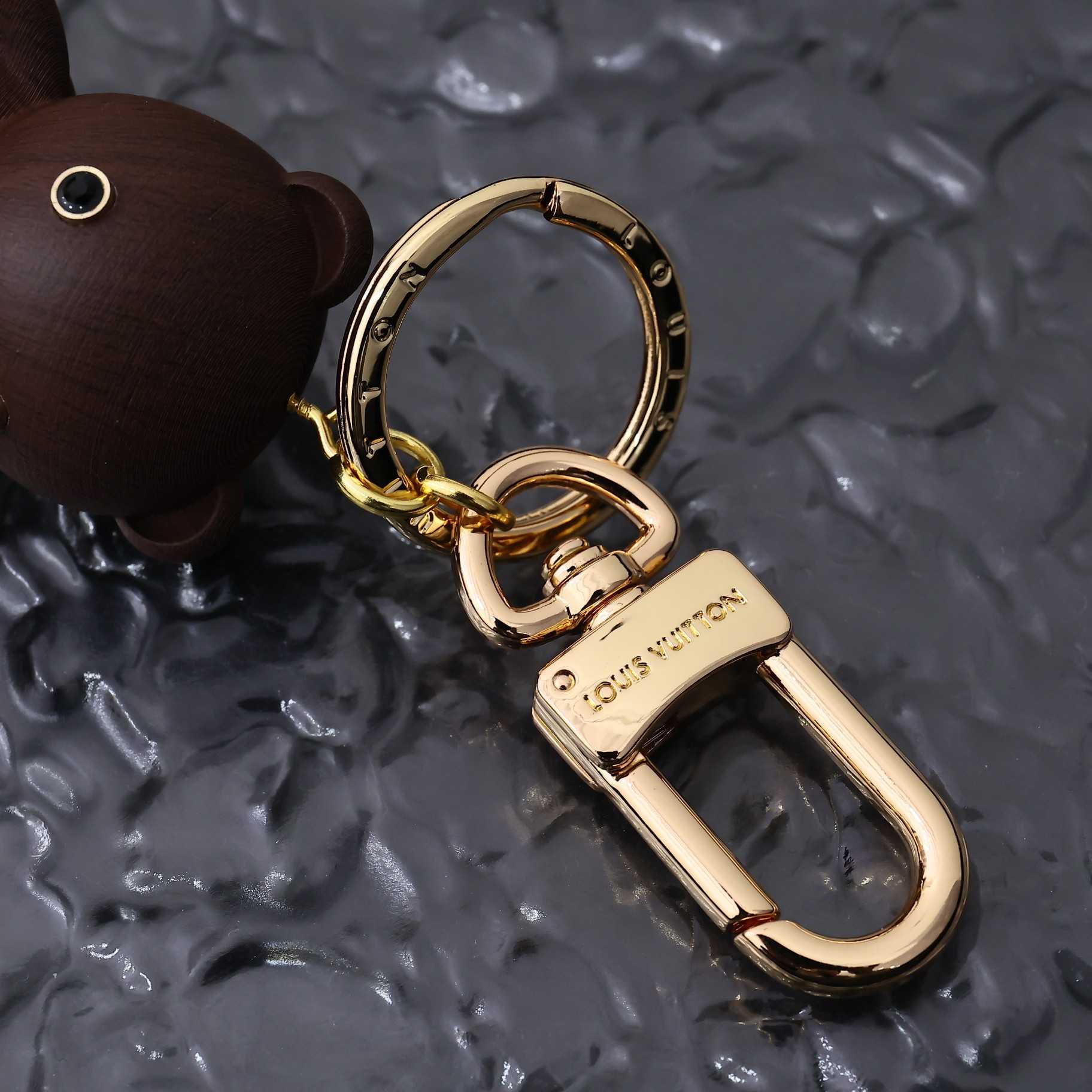 Louis Vuitton LV Teddy Bear Keyring And Bag Charm   M01360 - DesignerGu