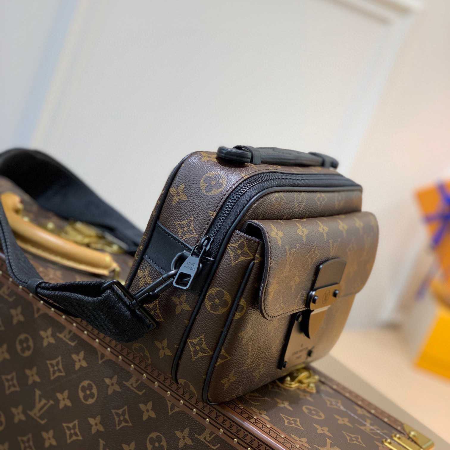 Louis Vuitton S Lock Messenger    M45806 - DesignerGu