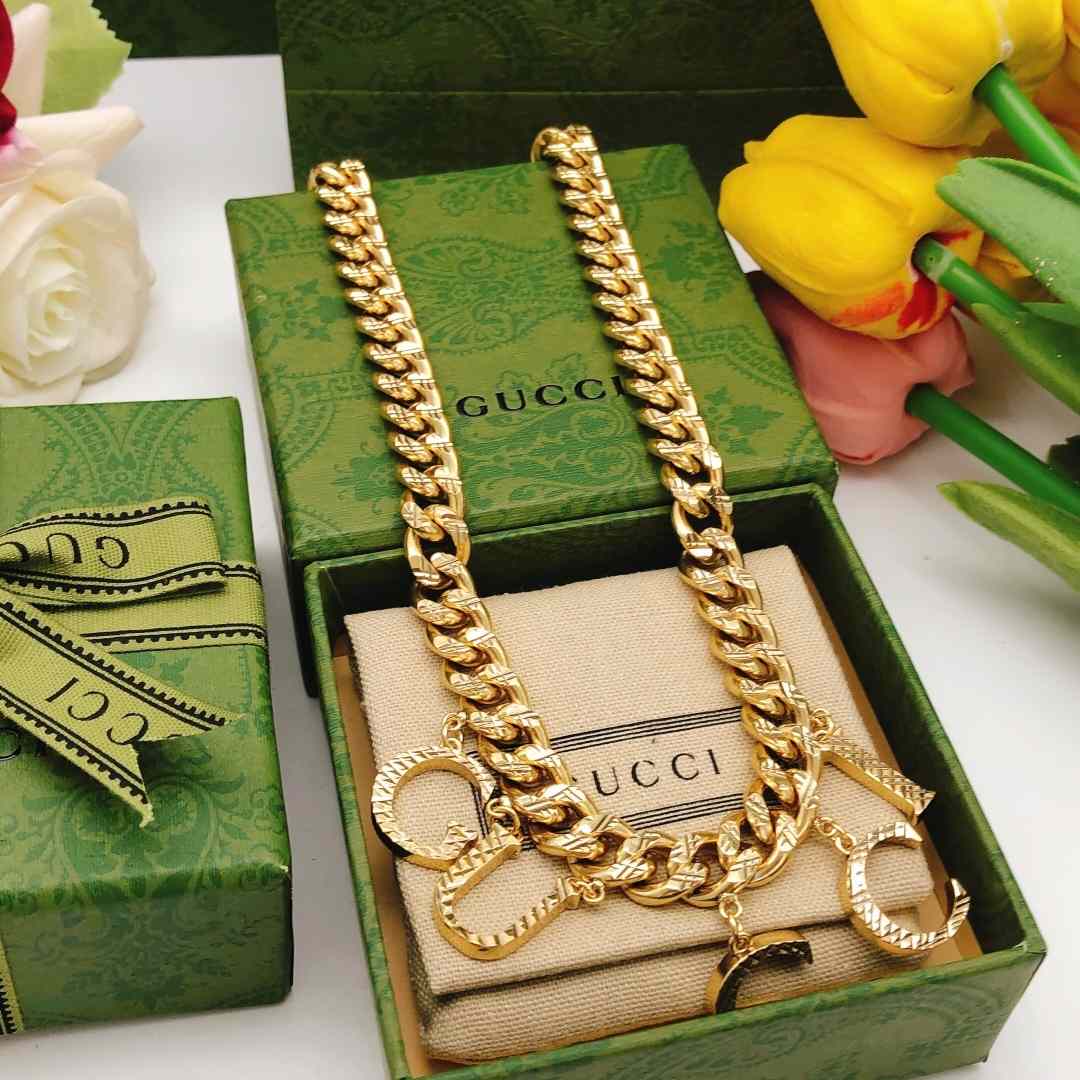 Gucci Logo-pendant Curb-link Necklace - DesignerGu