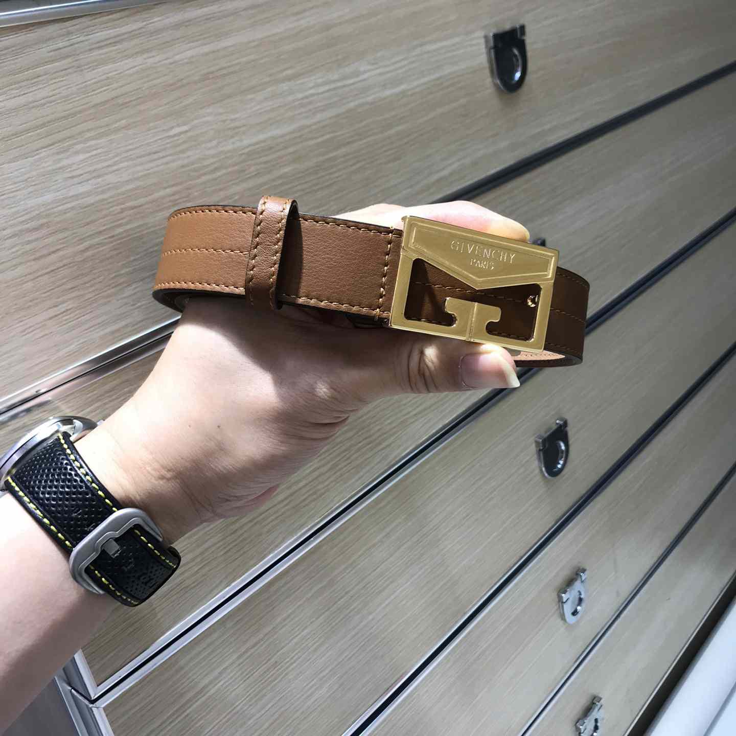 Givenchy  Leather Belt      30mm - DesignerGu