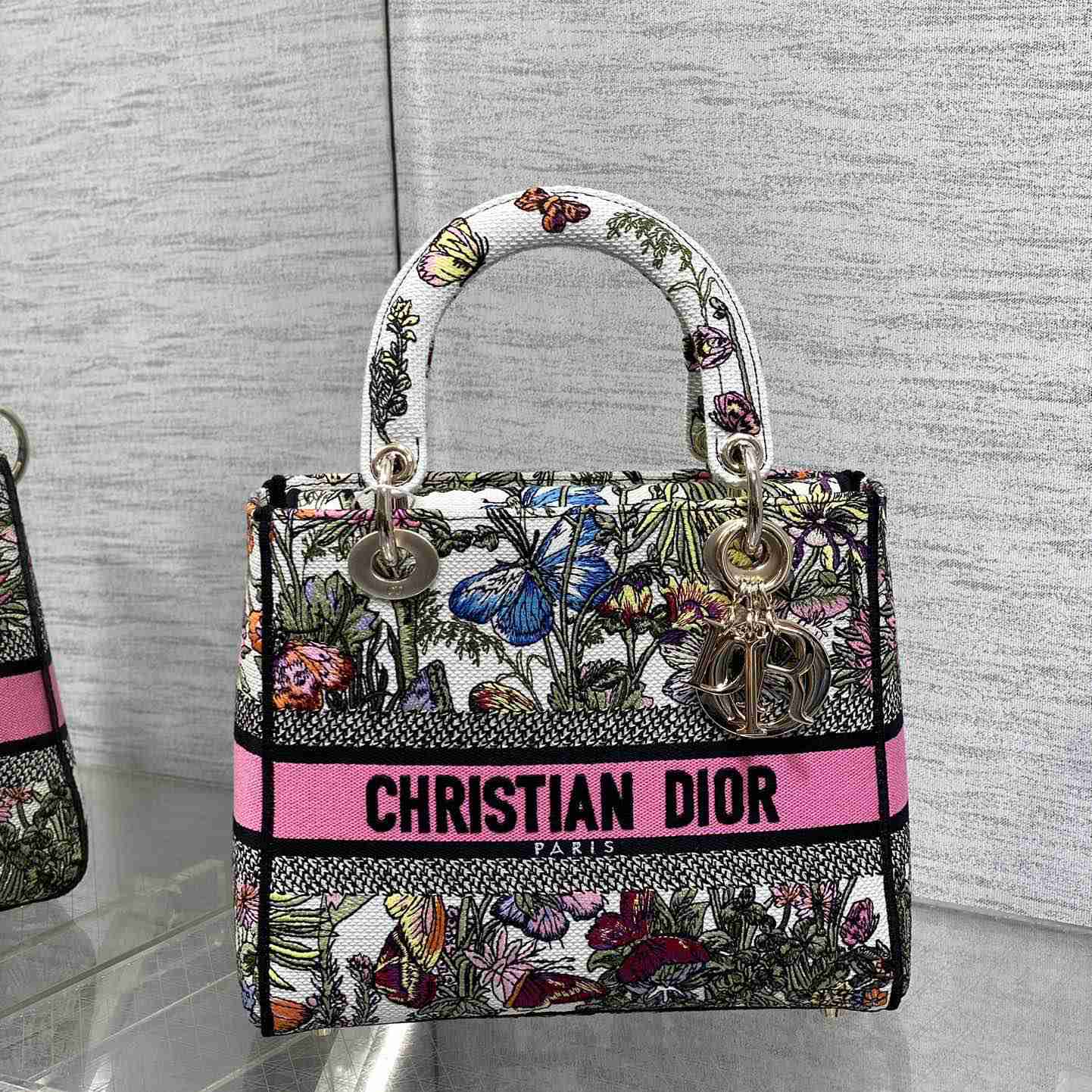 Dior Medium Lady D-Lite Bag - DesignerGu