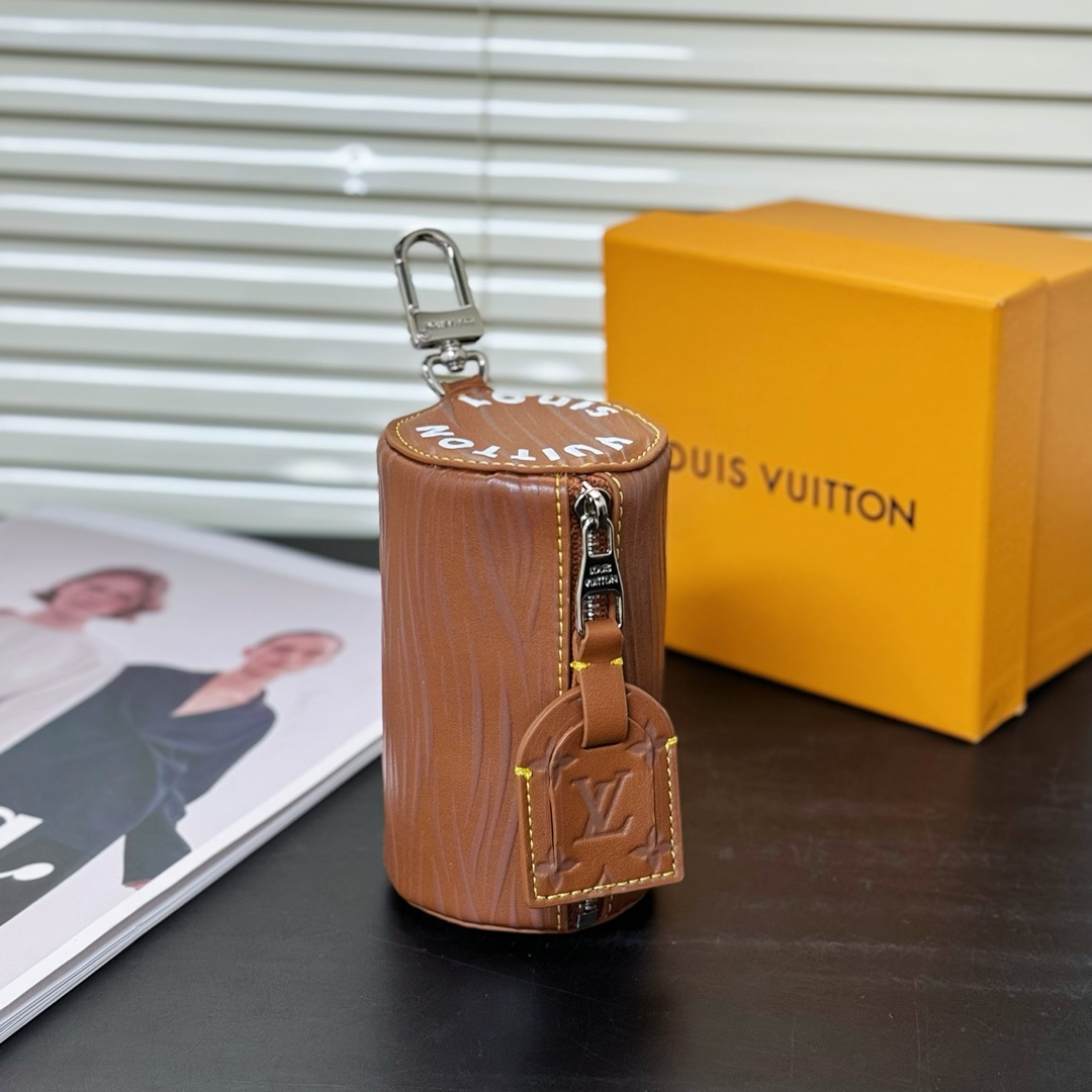 Louis Vuitton Soft Polochon Pouch Key Holder And Bag Charm      M01401 - DesignerGu