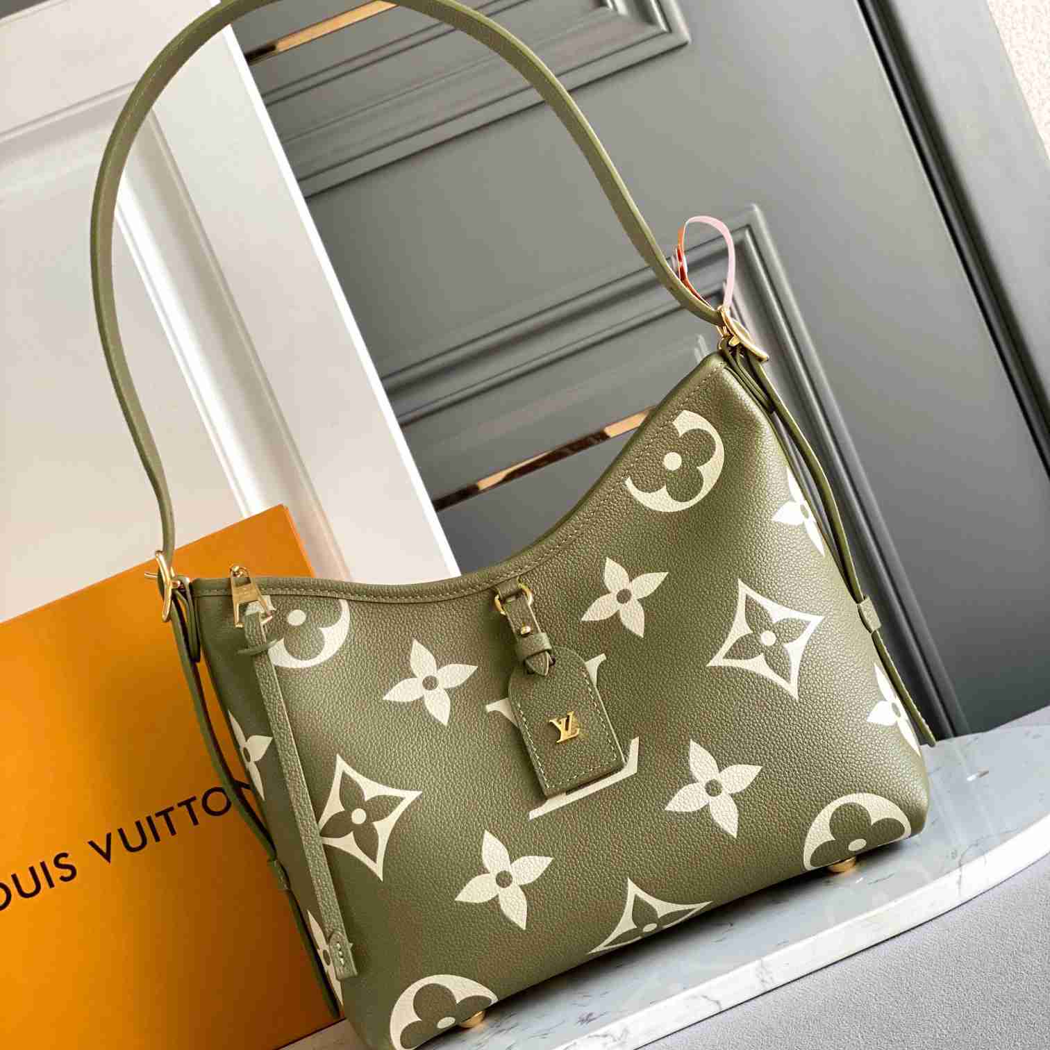 Louis Vuitton CarryAll PM    M46672 - DesignerGu