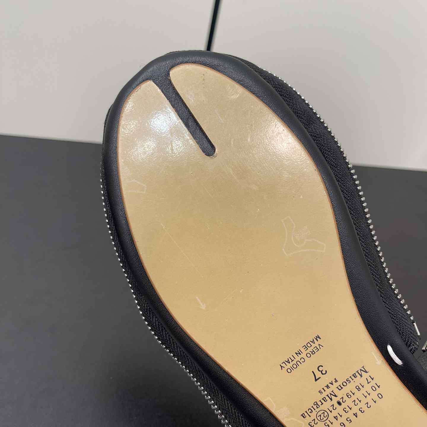 Maison Margiela Travel Round-toe Slippers - DesignerGu